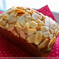 イチゴのフルブラ入りパウンドケーキ
