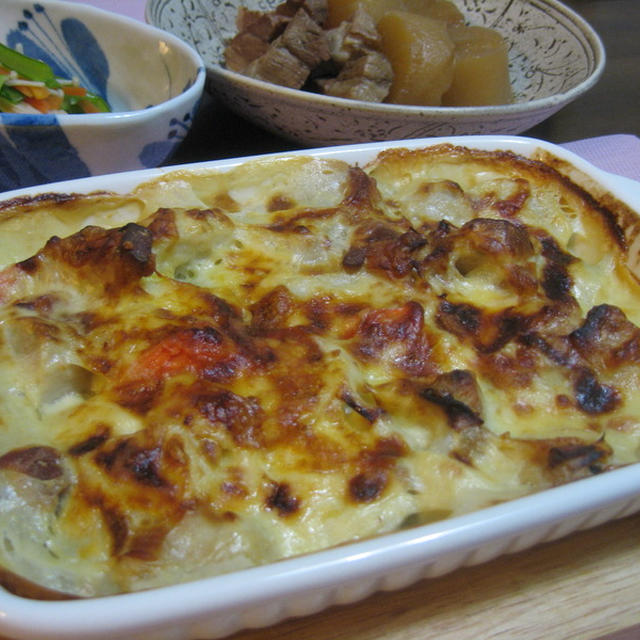 今日の晩御飯（里芋のグラタン、大根と豚バラ肉の煮物、小松菜の煮びたし）