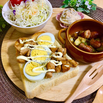 鳥の照り焼きと茹で卵のマヨトースト