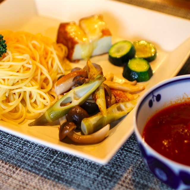 つけスパと野菜のソテー　トマト入りピリ辛ミート