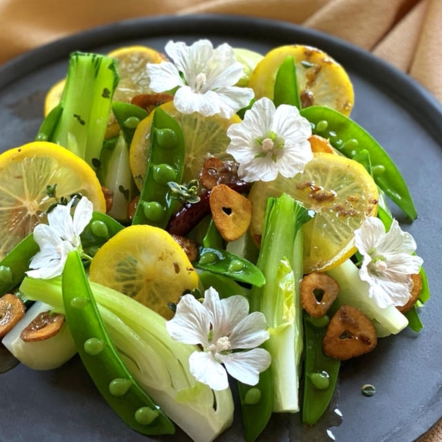 シャキっと。チンゲン菜とスナップえんどうのレモンペペロンチーノ