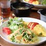 みそ漬けたけのこと水耕せりと桜えびのパスタ・プレート。（おおいたクッキングアンバサダー）