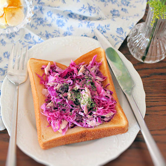 トーストバリエ、紫キャベツとツナのトースト