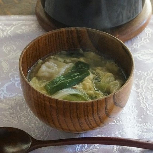 葉玉ねぎと水餃子の卵スープ