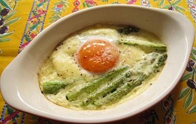 グリーンアスパラと卵のオーブン焼き