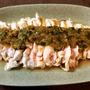最高お刺身感。たたきチキンの焦がし豆苗柚子胡椒ジュレ。（糖質4.5g）