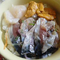 粗切りわさびを使用してお刺身の漬け丼