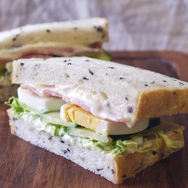 【食パン】黒ゴマの山食でサンドイッチ