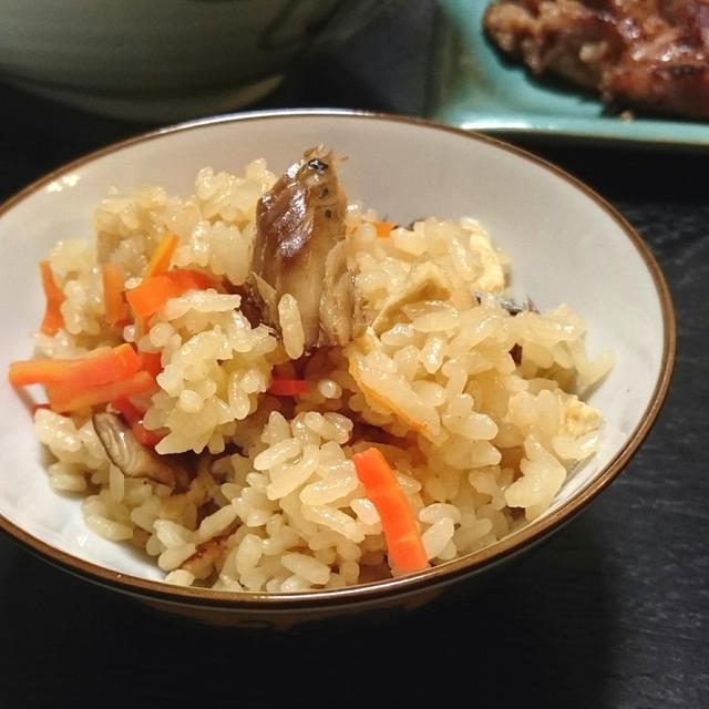 残った鯖みりん干しと牡蠣醤油・生姜で超簡単炊き込みご飯