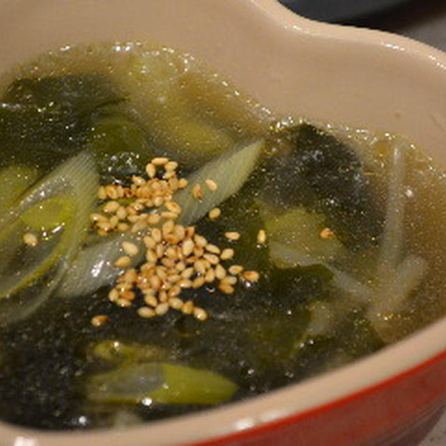 美味しすぎの韓国の調味料　牛ダシダでわかめスープ♪