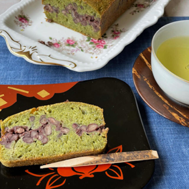 餡入り抹茶ケーキ