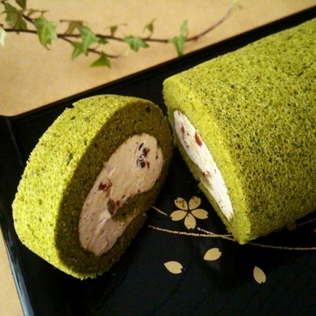 小豆クリーム入り抹茶のシフォンロールケーキ《ひな祭り・春のお祝いに》
