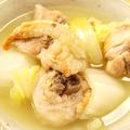 こんがり骨付き鶏モモ肉の白菜スープ