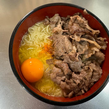 【ラーメンアレンジ】牛肉塩ラーメンの作り方