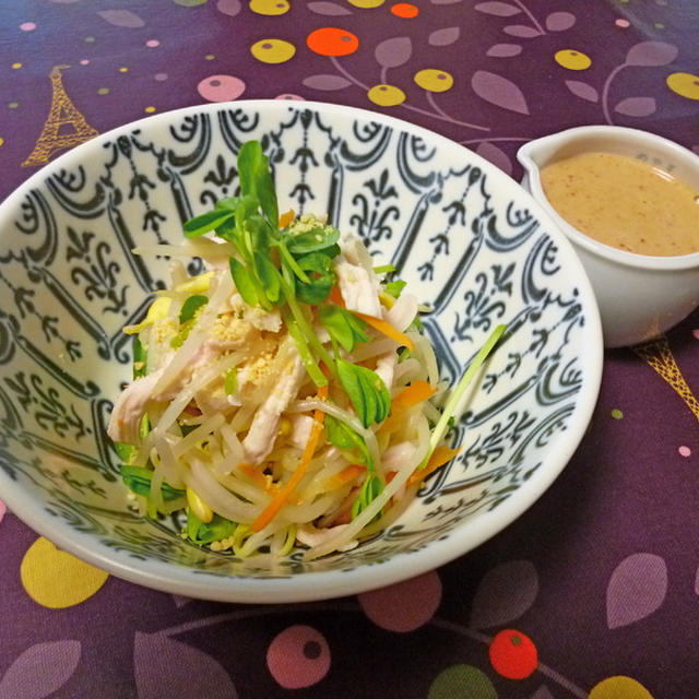 蒸し鶏と野菜のサラダ (棒棒鶏風)