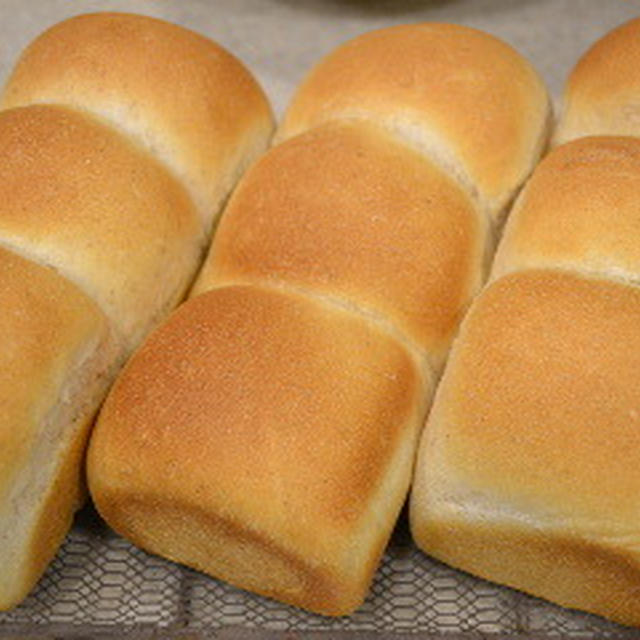 全粒粉のシンプルなミニ食パン♪