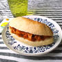 ポルトガルのトマトソース味豚肉入りサンドイッチ　ビファーナBifana　