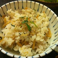 鮎の塩焼きをお米と一緒に土鍋で炊きました。