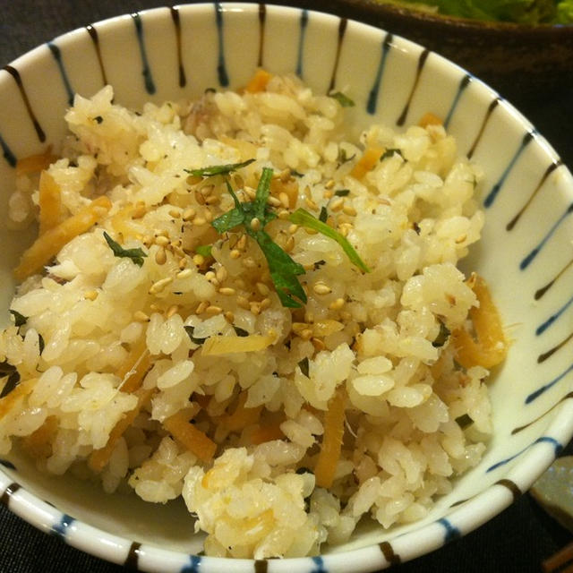 鮎の塩焼きをお米と一緒に土鍋で炊きました。