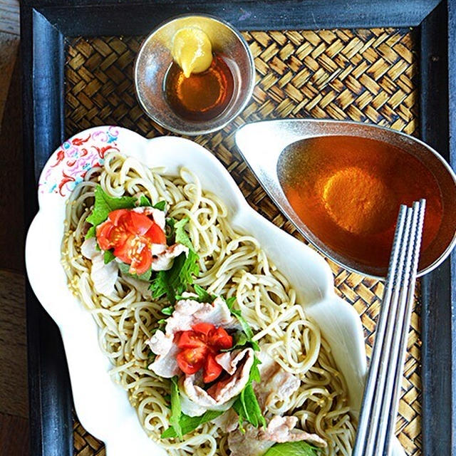 レンチン簡単くるみつゆ豚のシソ巻き蕎麦 を からしごま油地鶏つゆで。