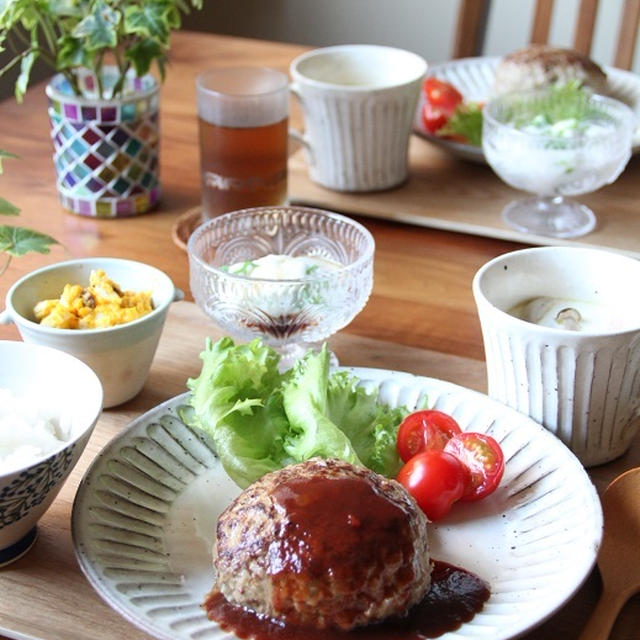 ハンバーグ定食。