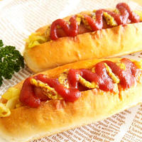 カレー風味のホットドッグ《スパイスモニター・バンズレシピリンク》