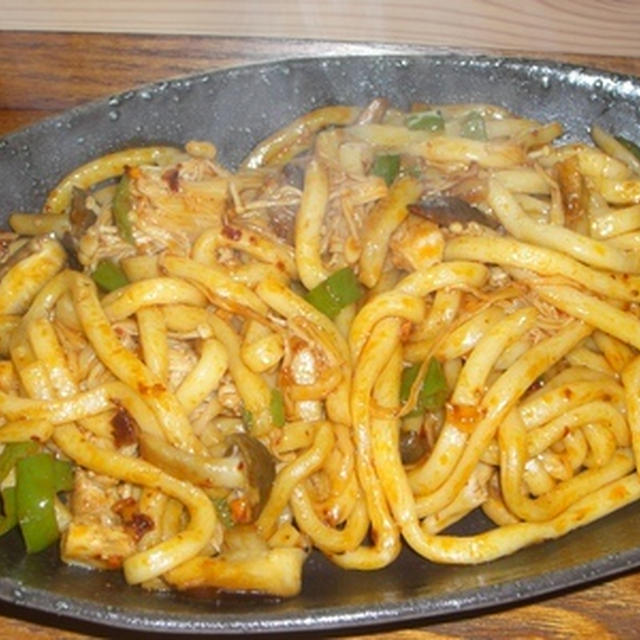 鶏肉のピリ辛焼きうどん