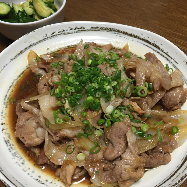 すき焼きのタレ使用♡「豚肉と玉ねぎの甘辛炒め煮」