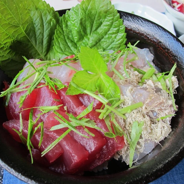 三色海鮮丼