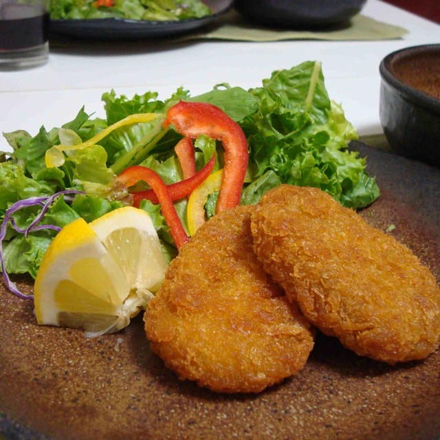 じゃがいものコロッケ、カジキと大根と厚揚げの煮物、お味噌汁（Potato Croquette, Simmered Billfish with Japanese Radish and Deep Fried Tofu, and Miso Soup）