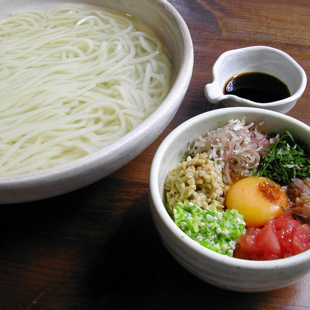 たっぷり野菜の薬味でどうぞ！ヘルシー釜揚げうどん