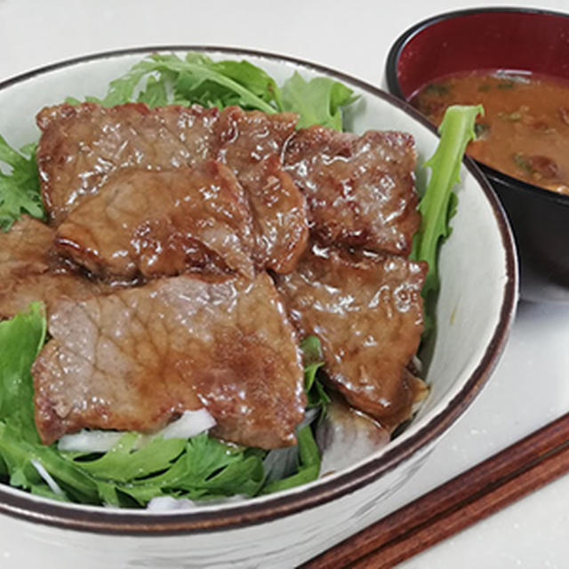 春菊たっぷりオイスターカルビ丼〈ぐんまクッキングアンバサダー〉