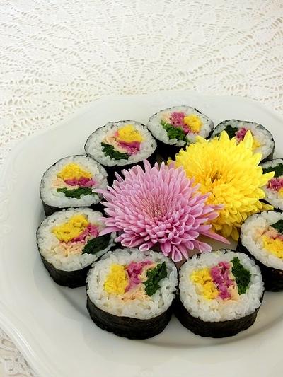 食用菊の華やかおもてなし巻き寿司