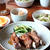 フライパンで、豚スペアリブのマーマレード焼き。白菜春巻き（フーディストノート）。