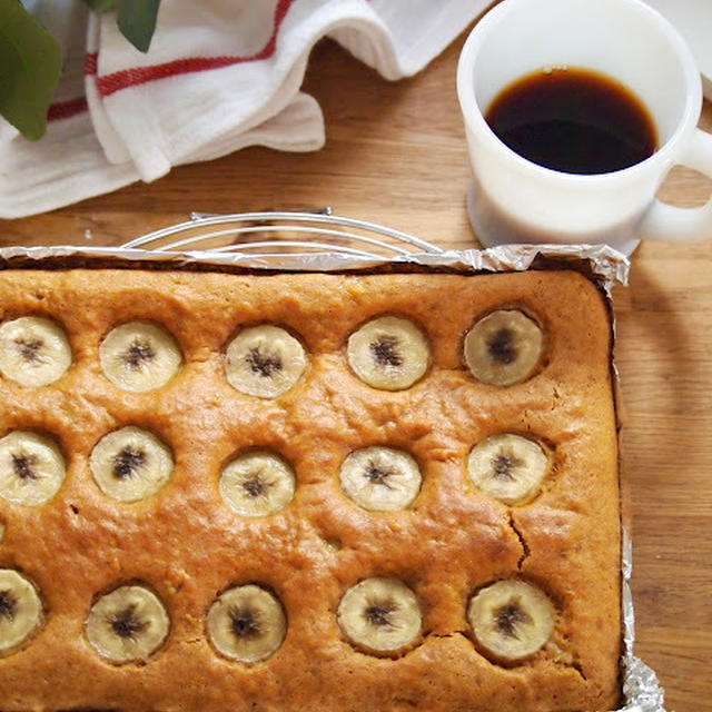 オーブン不要＆バター不使用＊ ホットケーキミックスで作る、カラメルバナナケーキ