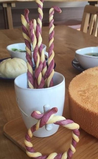 紫芋のグリッシーニ
