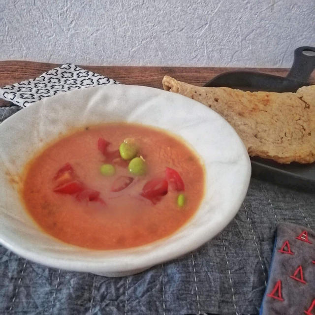 豆乳入り冷たいトマトスープ