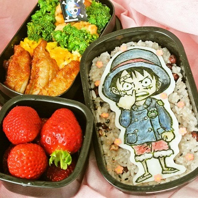 本日卒園式！幼稚園保育始まりと終わりのキャラ弁／制服しまじろう～ルフィ