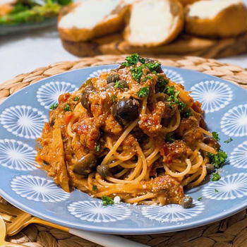 鯖ときのこのトマトソースパスタ