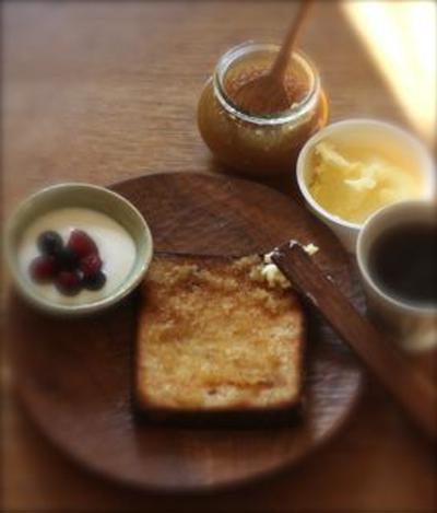 【美味安心】伝統製法バターとはちみつジンジャーじゃむのトースト