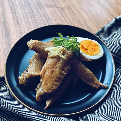 オレンジワインに合う！鶏手羽先のさっぱり煮