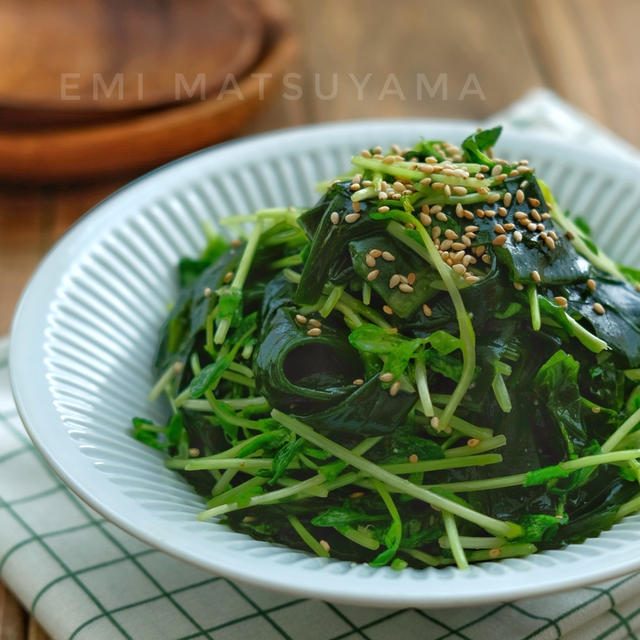 ポリ袋で簡単に！＊わかめと豆苗のナムル＊ポリ袋で簡単にキッチンバサ...