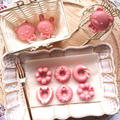 子供でも簡単に作れるダイソーのドーナツ型で、ドーナツ苺ミニチョコと動物チョコ（バレンタイン）