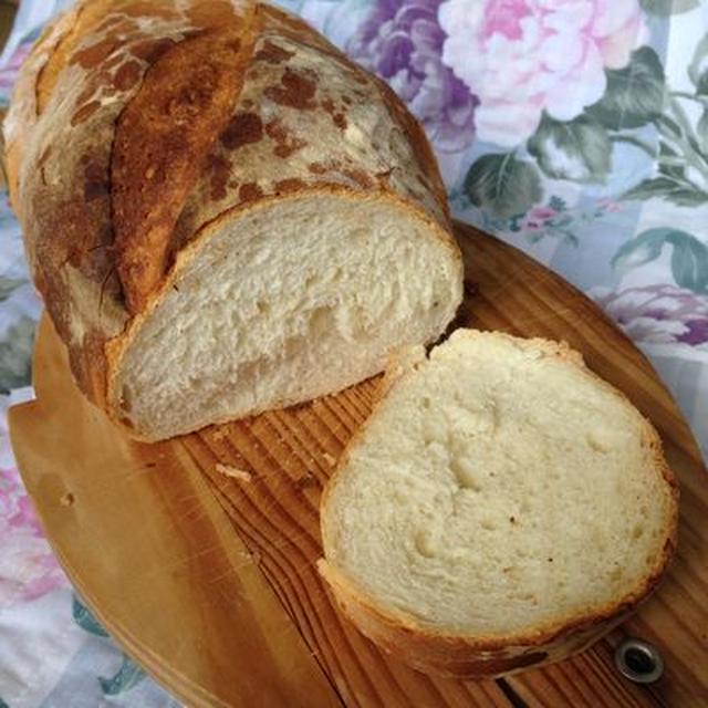 オリーブオイル入りの自家製パン