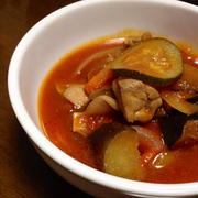 簡単♡鶏肉と彩り野菜のトマト煮込み