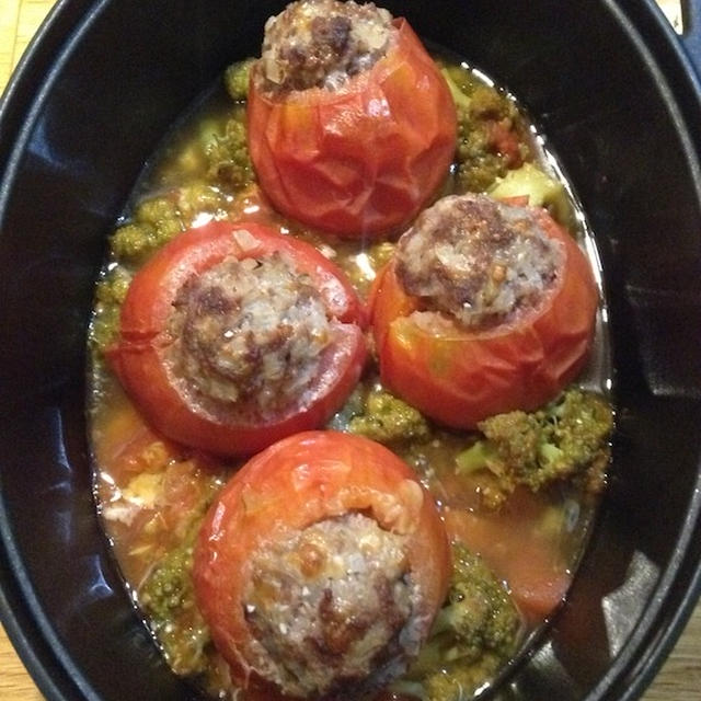 専用ダッチオーブンで作る　「トマトの肉詰め」
