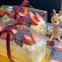 まだまだレッスンはクリスマスケーキが続きます!!ノンオイル・シフォン生地の苺ロールケーキです。
