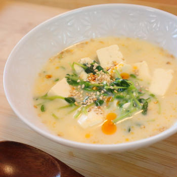 豆腐たっぷり豆苗の豆乳スープ