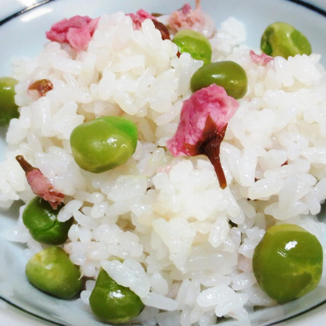 桜ご飯♪塩えんどう添え