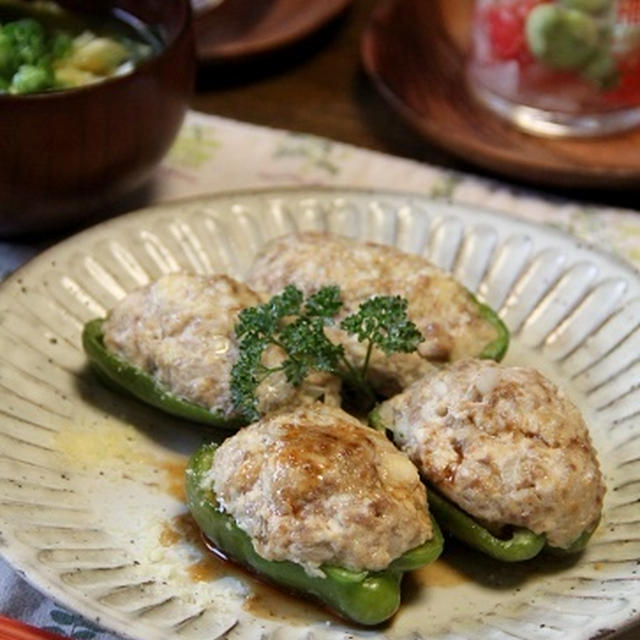 ピーマンの肉入り豆腐詰め、焼き肉のタレ。晩ごはん。